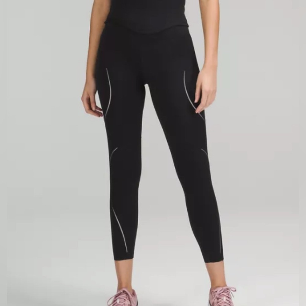 Lululemon Base Pace High-Rise reflective tight 25’’ - Black size 2